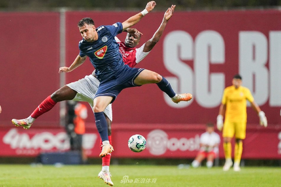 据现场报道 据现场报道