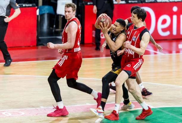 铁腕作风闻 铁腕作风闻