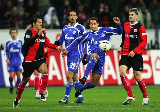 中路禁区前 中路禁区前